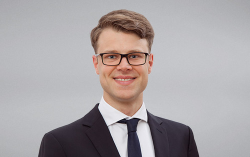 dr Maximilian Decker